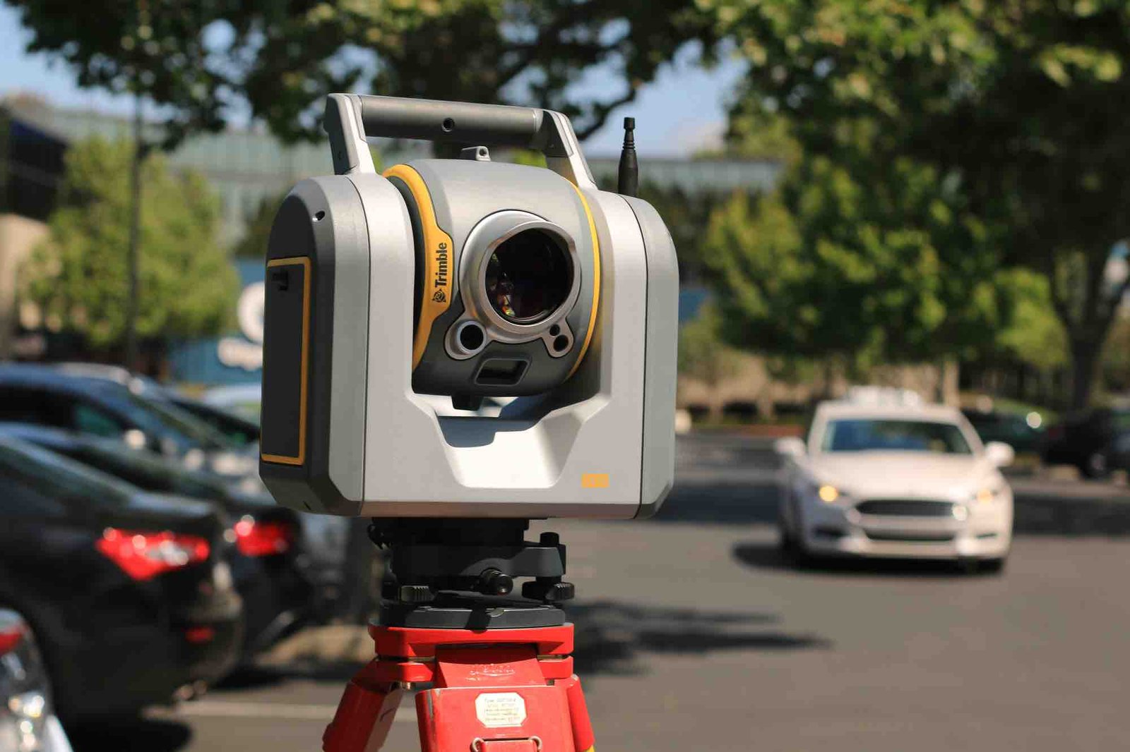 How Apple Integrated 75000 LiDAR Scanner On iPhone For So Cheap? The